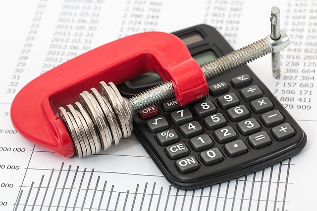 Taxarea inversa: Ce este, cine plateste TVA si cand se aplica