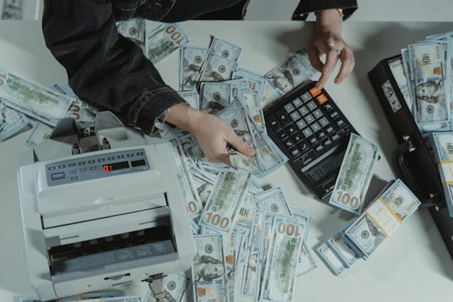 Diminuarea soldului din registrul de casa. Reglementari si studiu de caz practic