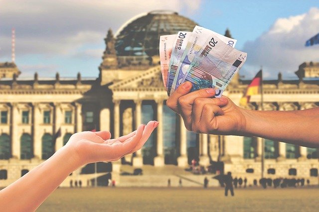 De la 1 ianuarie 2022 firmele vor fi obligate sa creasca salariul minim al angajatilor dupa 2 ani de contract