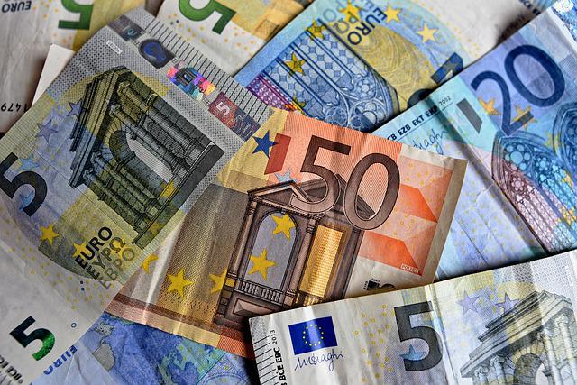 Firmele ar putea deduce contravaloarea abonamentelor la salile de fitness acordate angajatilor in limita a 400 euro anual/persoana
