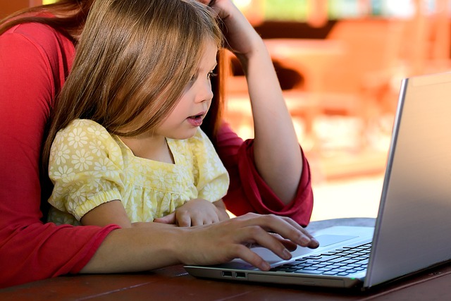 Prin Ordinul 892/2023 au fost introduse 8 noi ocupatii in COR. Drintre acestea amintim specialistul in parenting si dresorul de caini