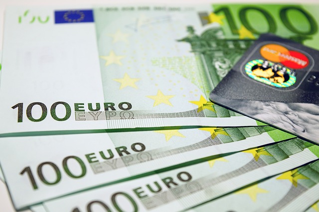 Salariu minim majorat la 3.300 lei. Pana cand trebuie sa trimita firmele in Revisal modificarile asupra CIM?