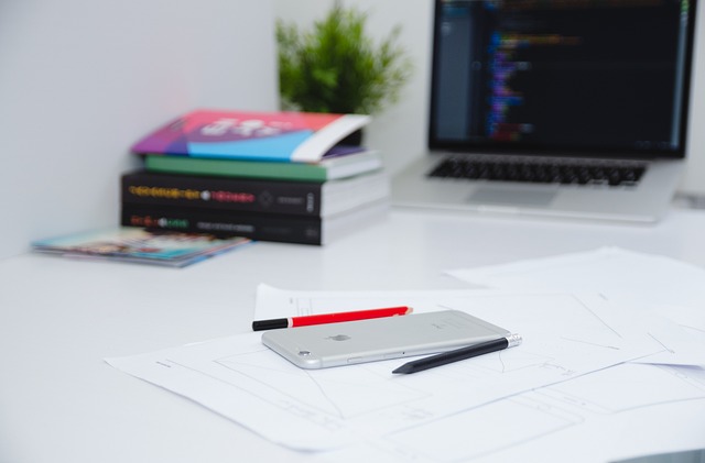 E-Factura: Emitentul este obligat sa descarce fisierul XML in momentul trimiterii facturii?