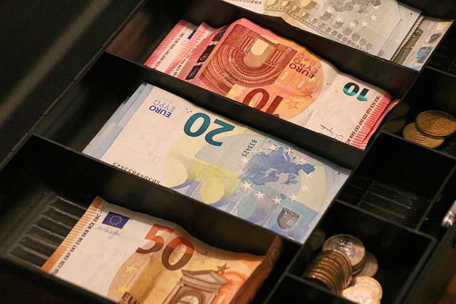 Plafoane incasari si plati in numerar 2025. Care sunt amenzile pentru nerespectarea legii