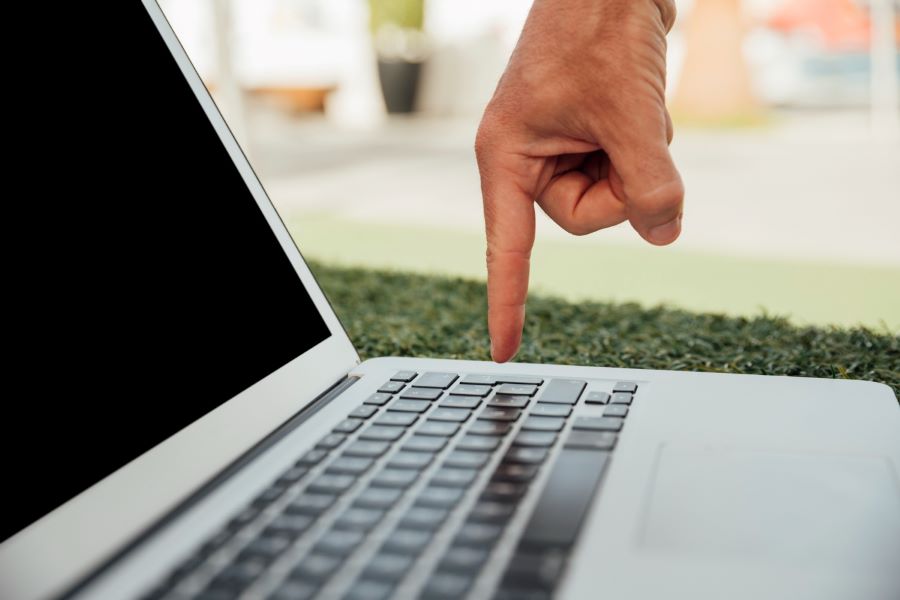 Laptopul ASUS nu se aprinde? 5 pasi simpli pentru a identifica problema
