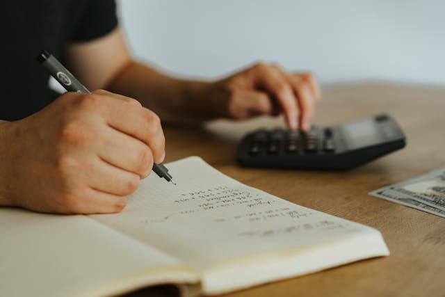 Scutirea de impozit pentru profitul reinvestit: exemplu de calcul
