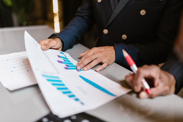 Dividende in numerar in mai multe transe: cand esti in regula si cand risti amenda pentru plati fragmentate