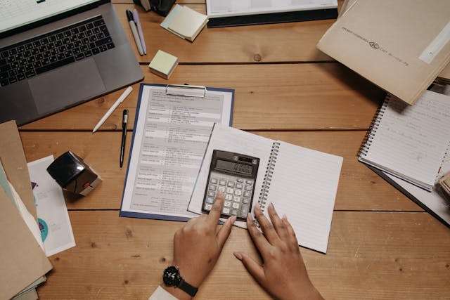 Poate fi tras la raspundere administratorul pentru datoriile firmei? Ce spune legea