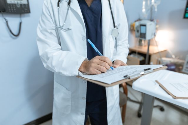 Abonamentul medical incheiat direct de salariat cu centrul medical: cum il poate deconta angajatorul si ce taxe se aplica